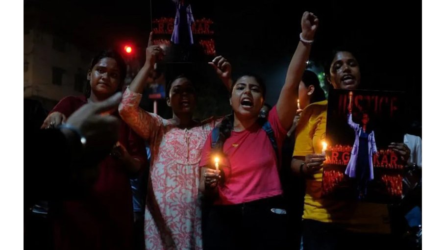 Indian women lead night protests after doctor's rape and murder