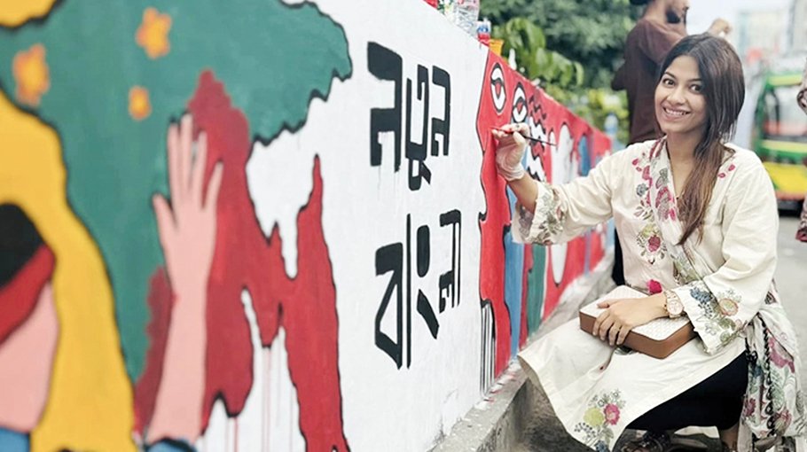 Evana joins students in drawing street graffiti