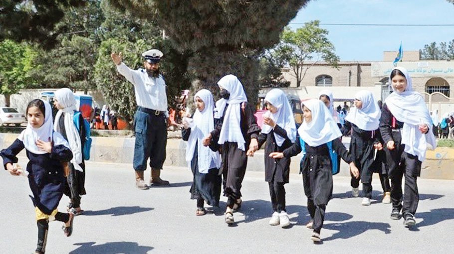 1.4m girls banned from Afghan  schools since Taliban return