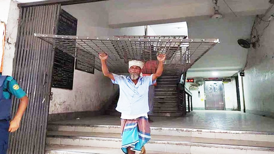 Iron cages being removed from courtroom