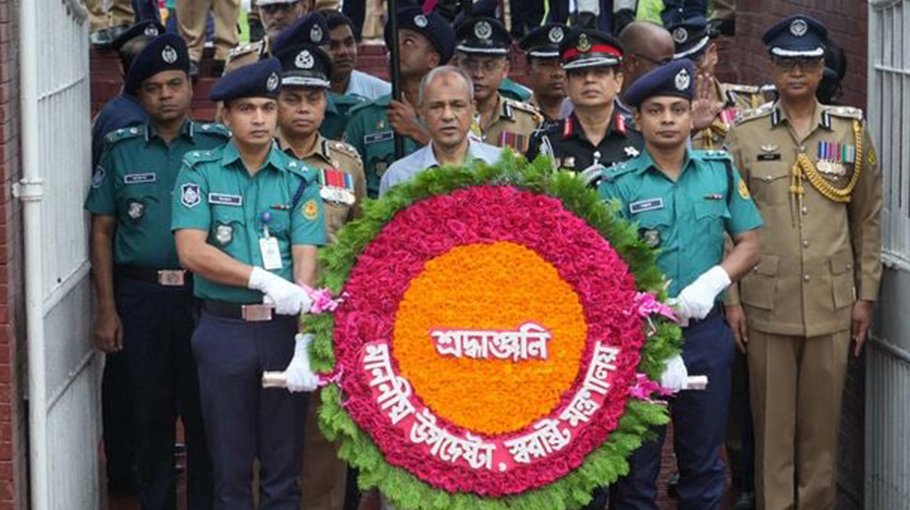 Home Adviser pays homage to martyred policemen
