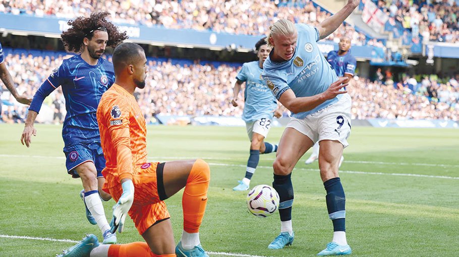 Man City beat Chelsea to begin title defence