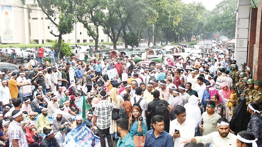 Protests sprout across Dhaka causing severe traffic jam