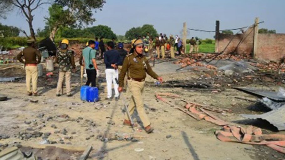 India factory blast kills 17