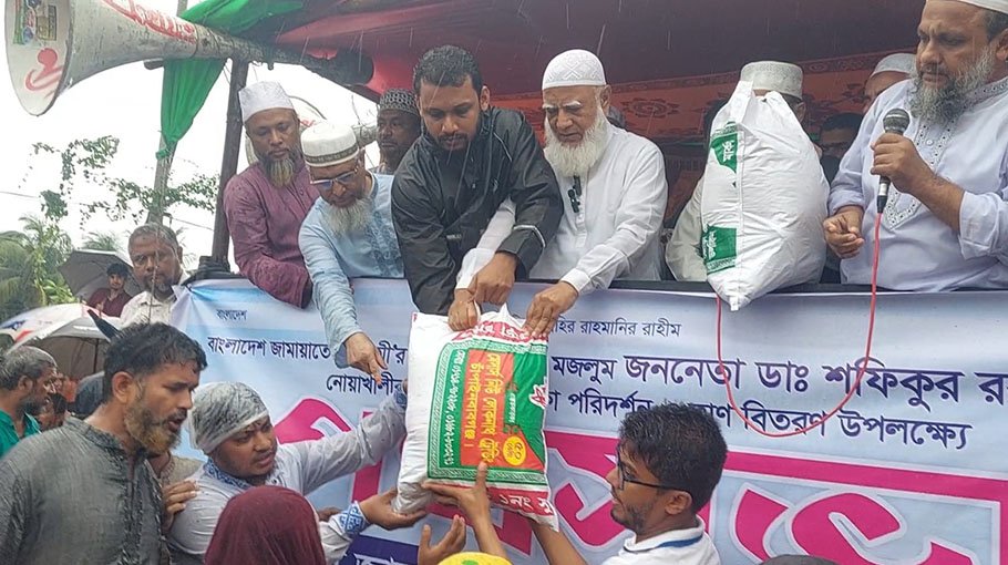 Jamaat Ameer distributes food items in Noakhali