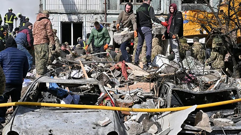 Russian strikes kill eight in Ukraine 