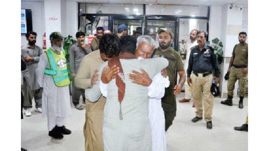 12 killed in rocket attack on Pakistan police