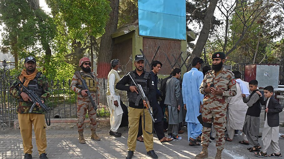 Roadside bomb kills 2 children, hurt 15 in Pakistan