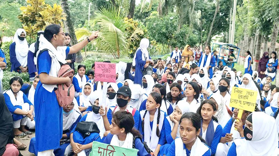 Principal of Ishwardi Girls School and College removed