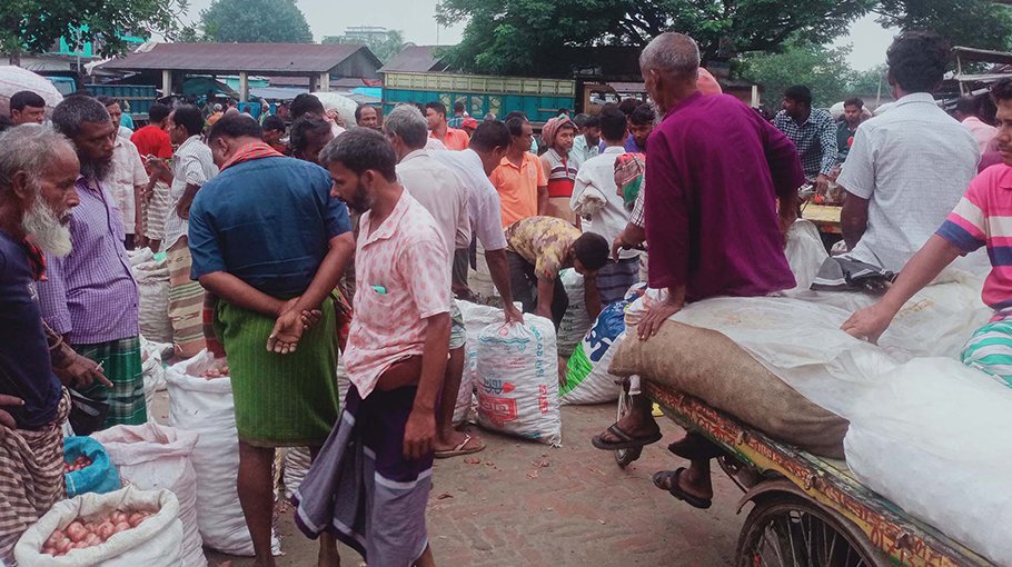 Excessive toll collection from markets in Santhia alleged