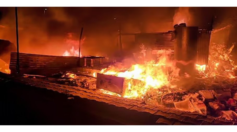 Shop set on fire by miscreants in Meherpur