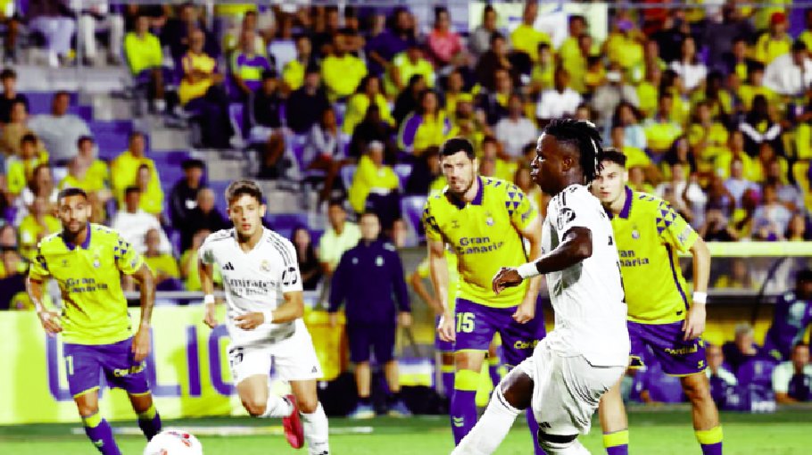 Vinicius salvages Real