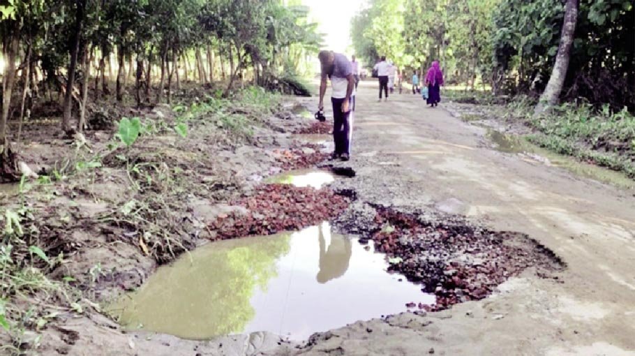 Floods wreak havoc  on roads, highways 