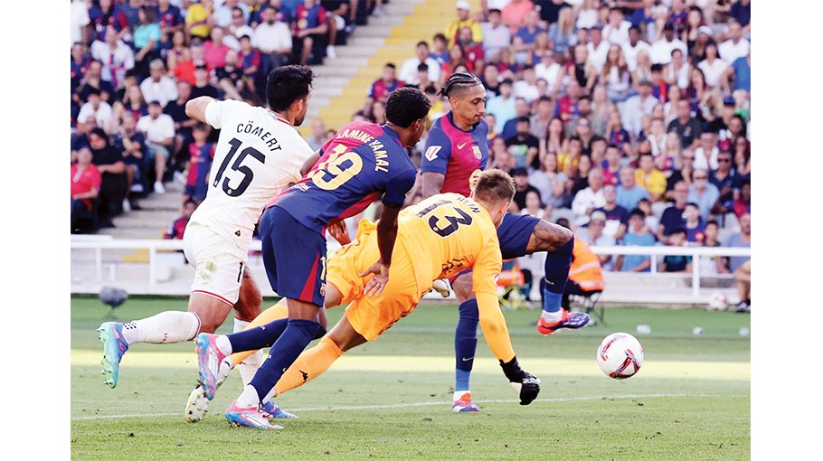 Raphinha’s tripple guides Barcelona to 7-0 win