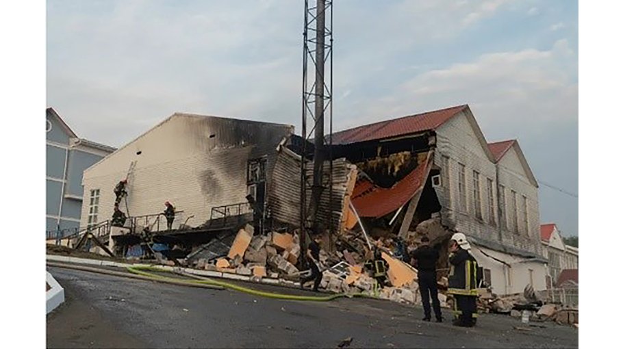 Russian barrage targets Kyiv, Ukrainian strike destroys school