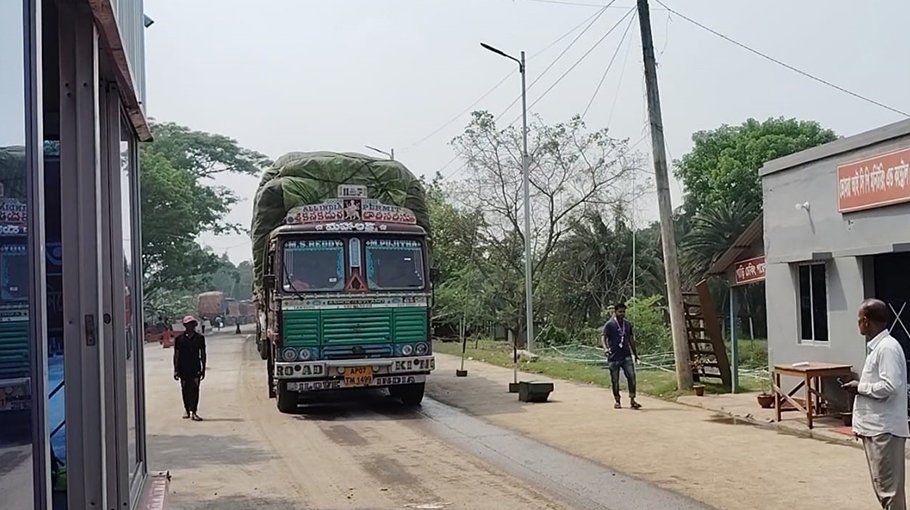 NBR allows import of all goods except powdered milk thru Bhomra land port