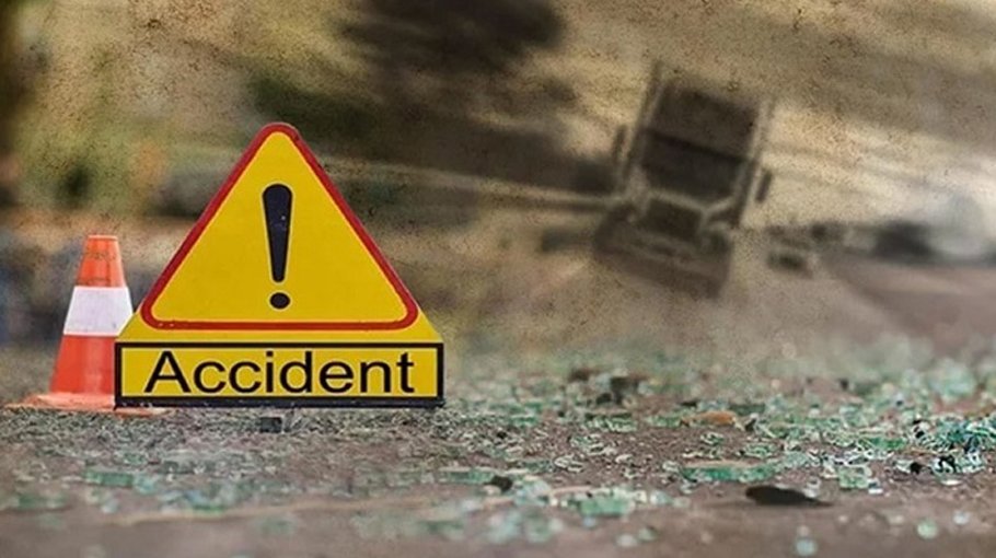 Three killed in Narail road crash