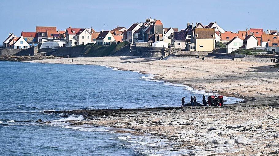 8 die while trying to cross the English Channel