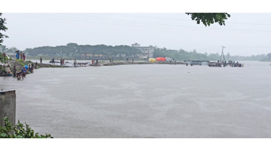 Vast areas flooded in Satkhira