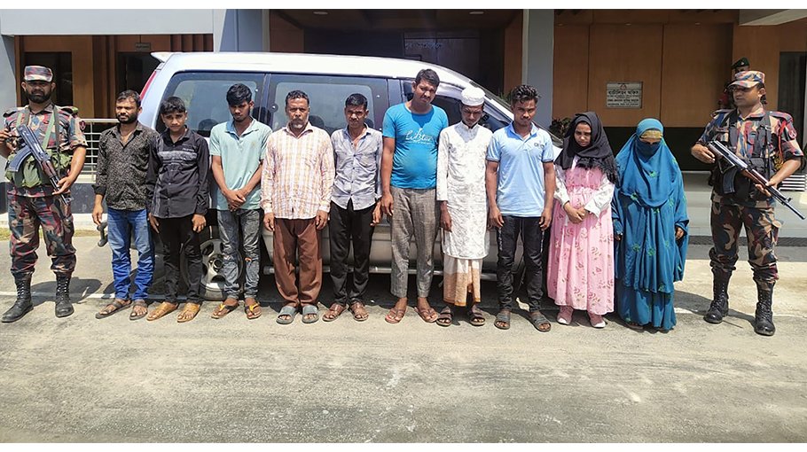 10 held while trying to  enter India illegally