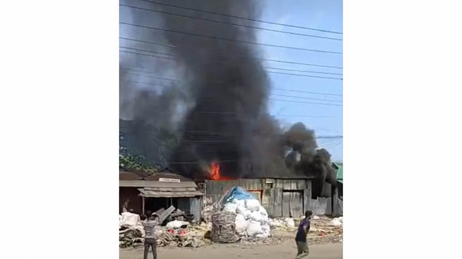 Fire breaks out at jhut warehouse   in Gazipur