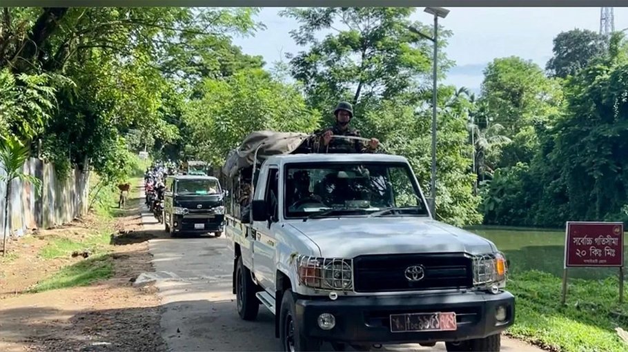 1400 tourists stranded in Sajek return to Khagrachhari with army’s help