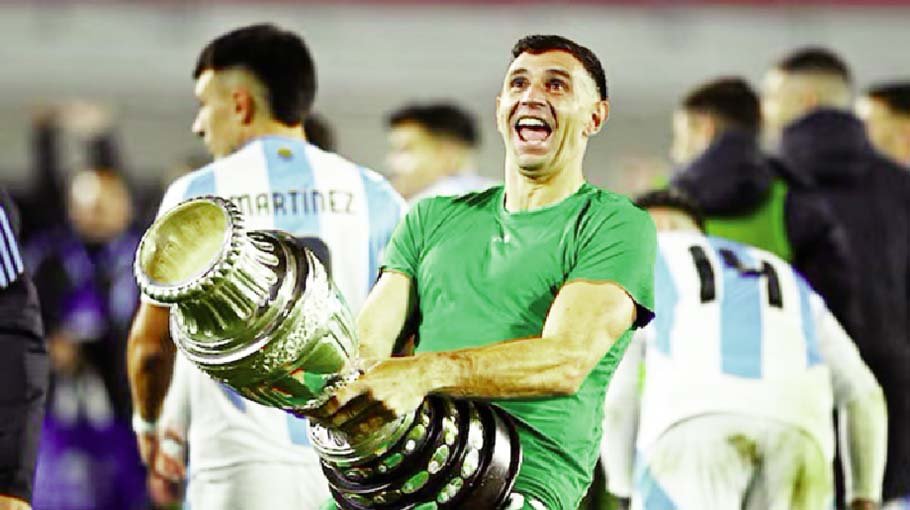 FIFA suspends Martinez for two games