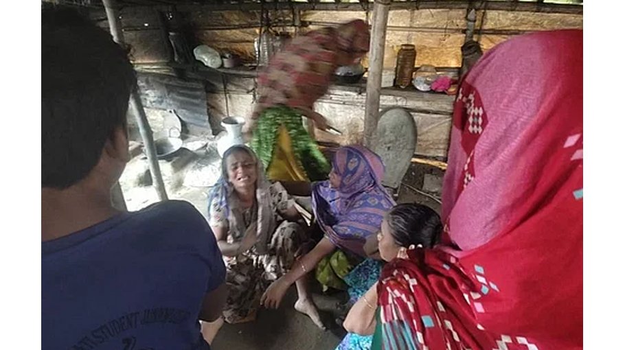 6 members of a family burned  to death