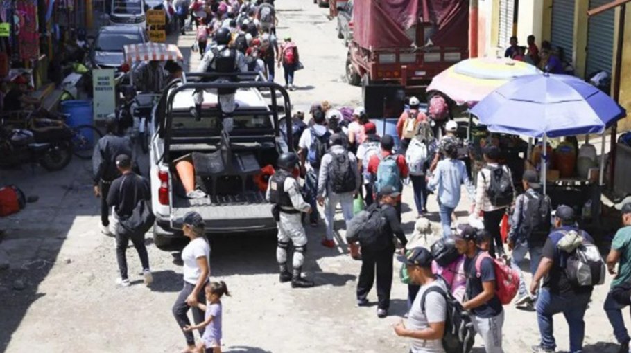 Six migrants killed by Mexican soldiers during highway chase