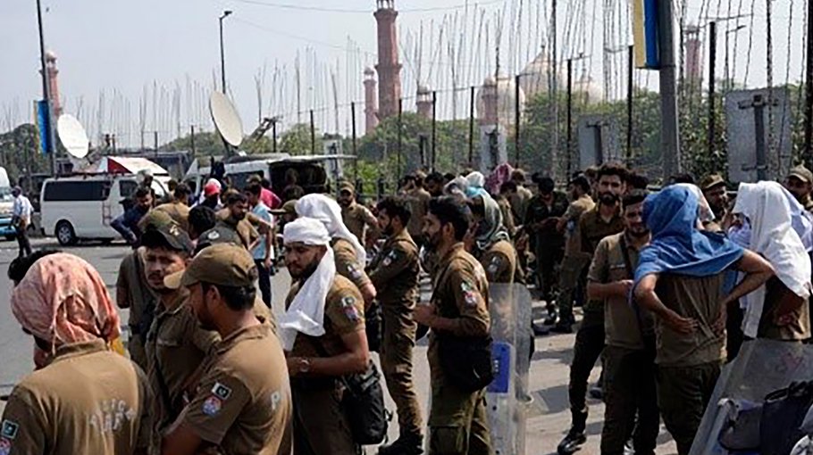 Six soldiers, 8 rebels killed  in fighting in Pakistan