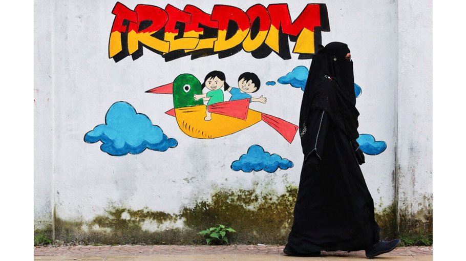 Women get to work in Bangladesh