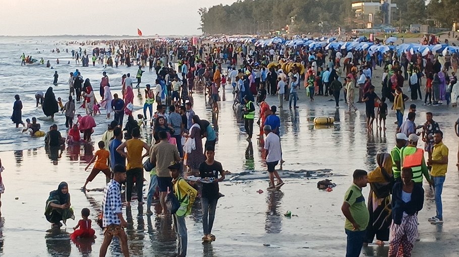 Cox’s Bazar abuzz with tourists 