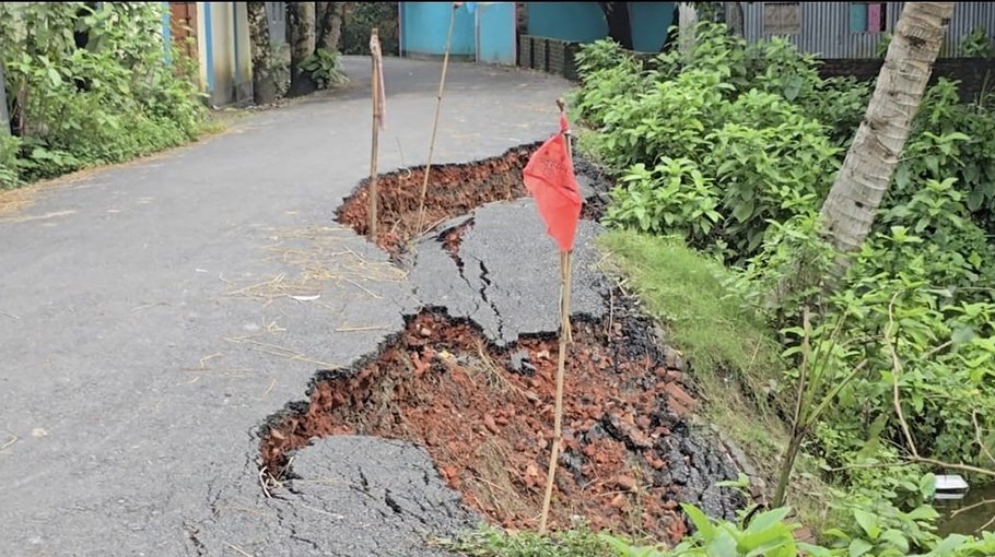 Santhia road damaged three months after construction