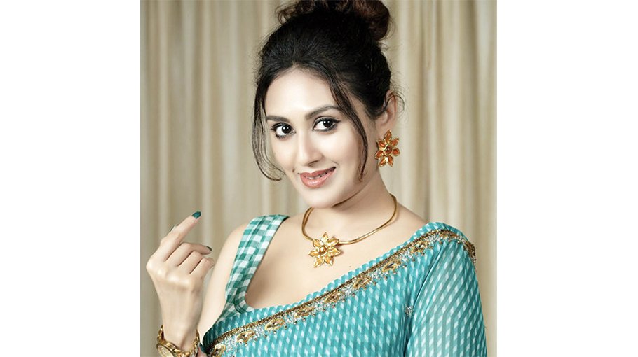 Kushum Shikder’s directorial debut ‘Shoroter Joba’ shines in theatres