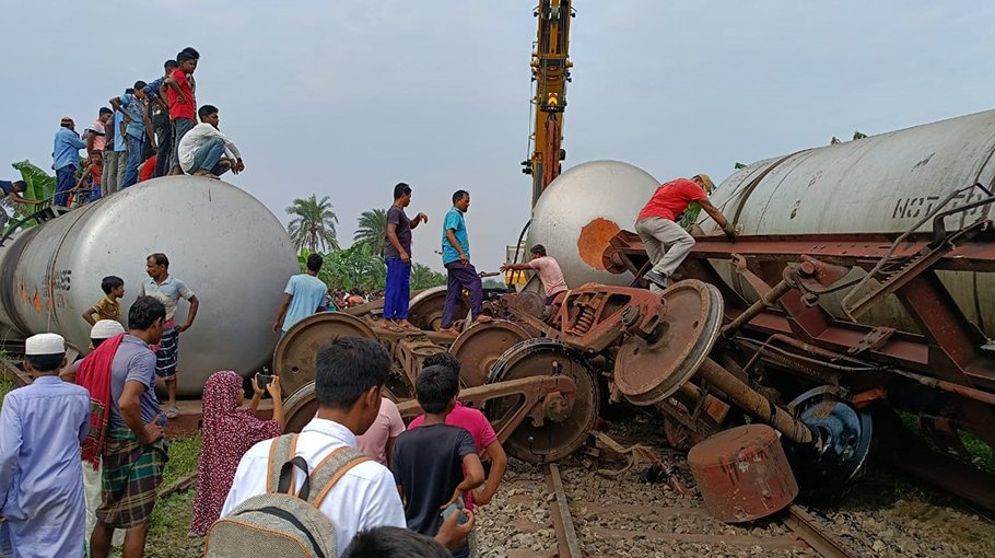 Rail communication with Khulna restored after 10 hours