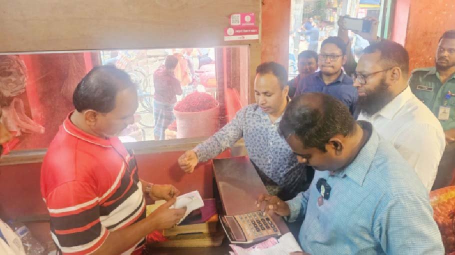 Task force conducts drive  to rein in onion price 