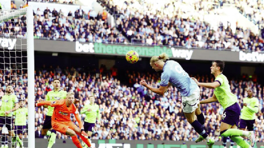 Man City go top with Saints win