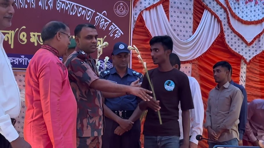 50 smugglers return to normal life in Thakurgaon 