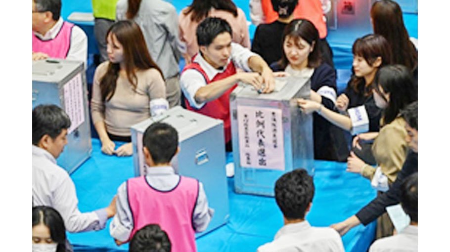 Record number of women win seats in Japan election