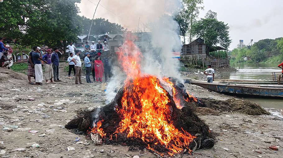 Illegal fishing nets worth Tk 16 lakh  destroyed in Gurudaspur