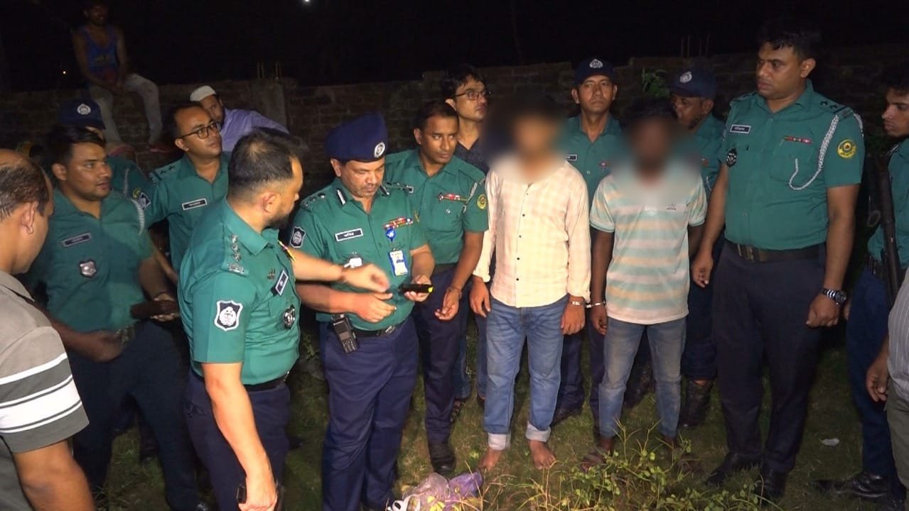 2 arrested with pistol looted from police station in Ctg on Aug 5