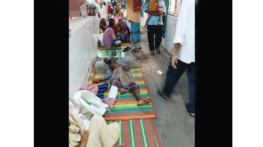 Rush of patients compels many to get treatment on DMCH floor