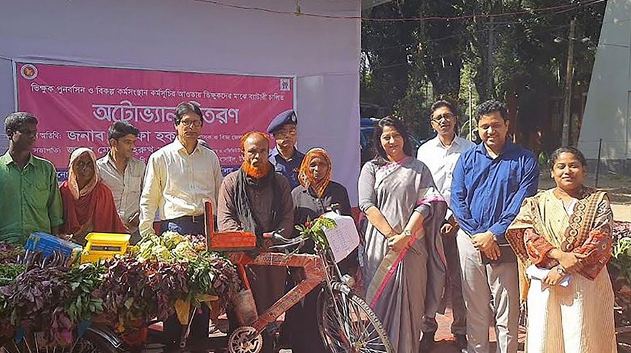 Battery-run vans distributed among beggars in Tangail