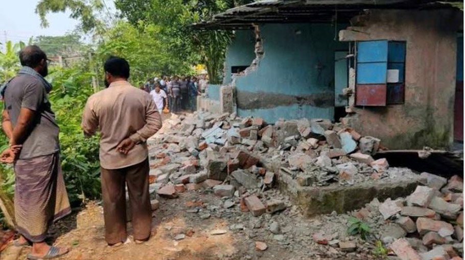 20 illegal structures demolished in Jhalakathi