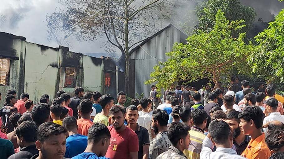 RMG workers clash with locals in Gazipur 
