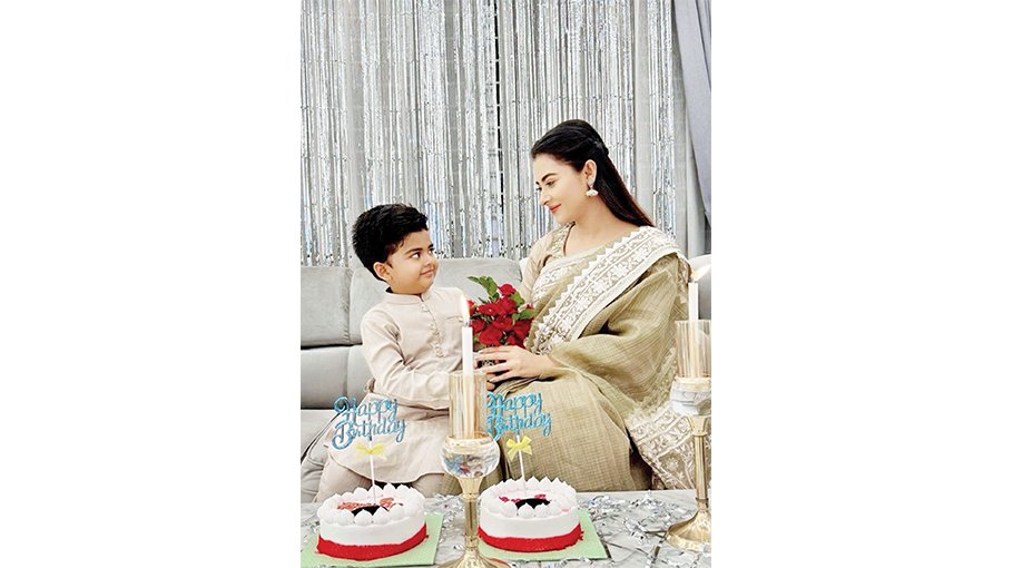 Bubly celebrates birthday with son, parents