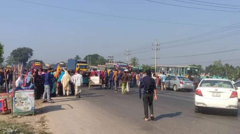 RMG workers block Dhaka-Aricha highway protesting road crash