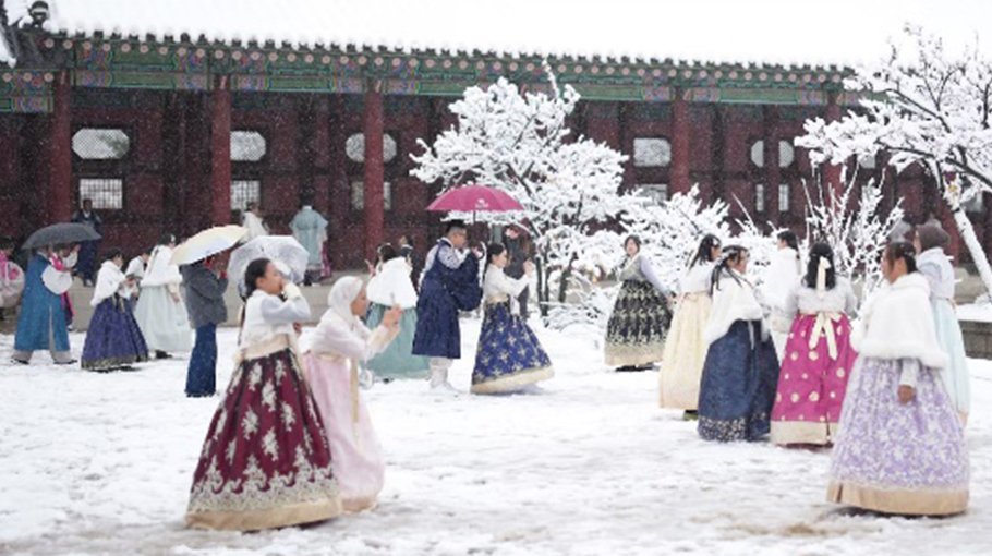 Biggest November snowstorm in half century hits Seoul, grounds flights