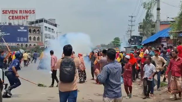 Police charge batons, use tear gas as RMG workers protest on Gazipur highway