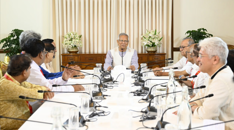 Yunus begins meeting political leaders to discuss pressing issues